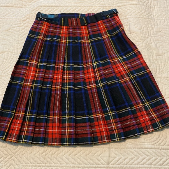 Kid’s Edinburgh Woollen Mill Tartan, fits like a 6 - Picture 2 of 3